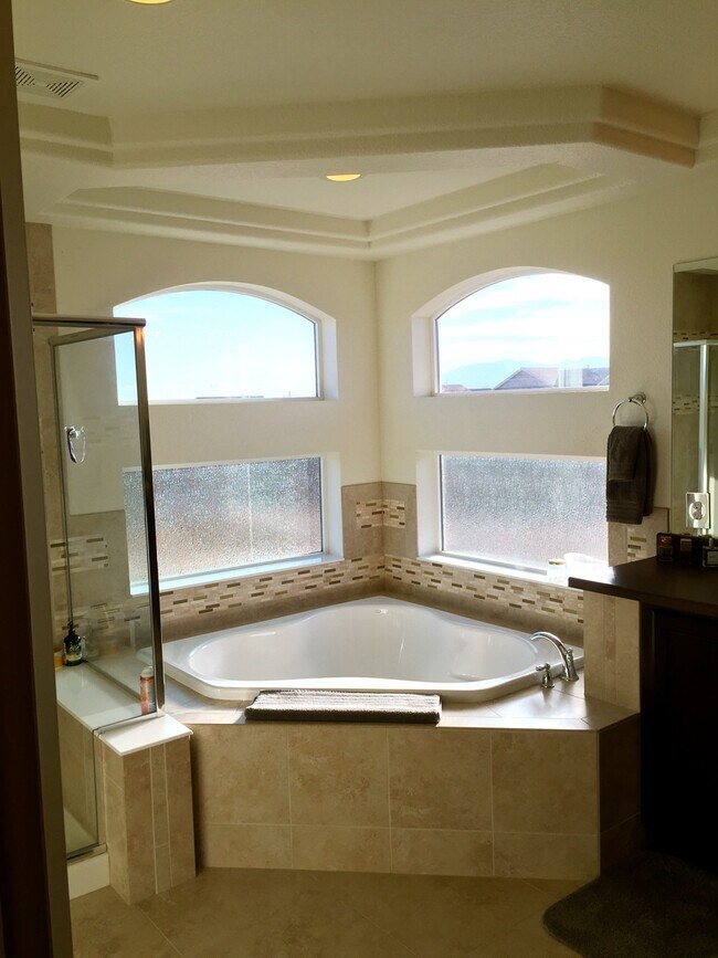 Building Photo - Parade of Homes Winner – Upgraded 4BD/3BA ...