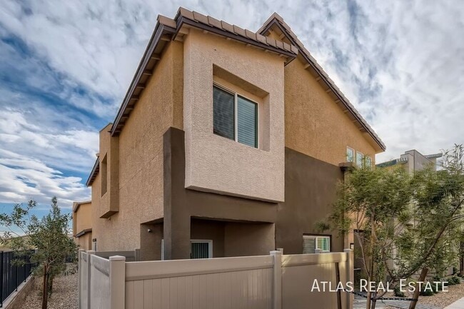 Building Photo - 4452 Sapphire Moon Ave