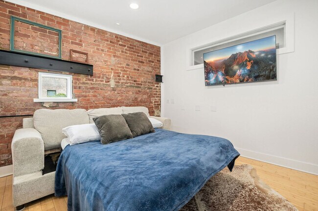 Building Photo - 339 N West Ave