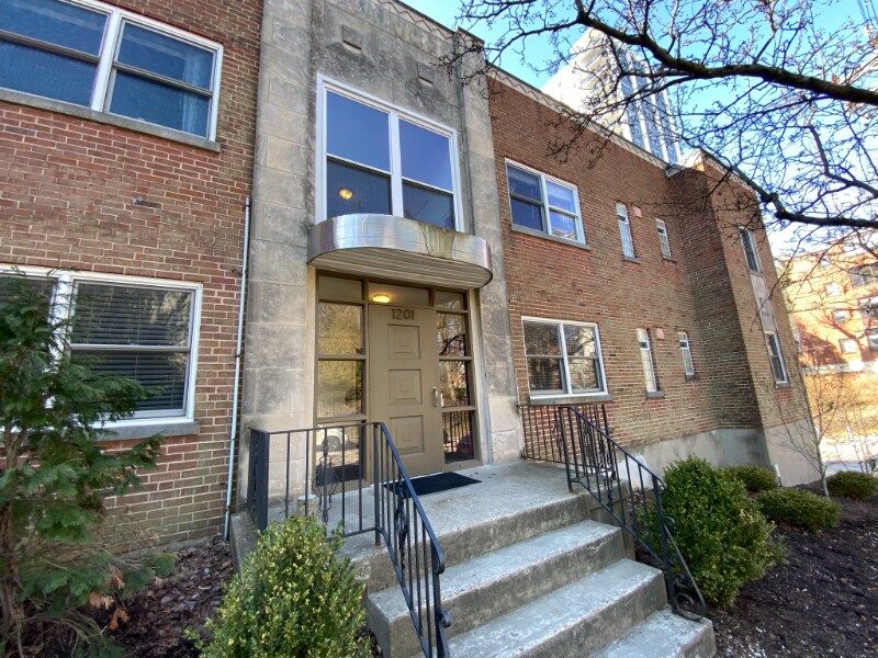 Building Photo - 2050 Francis Ln