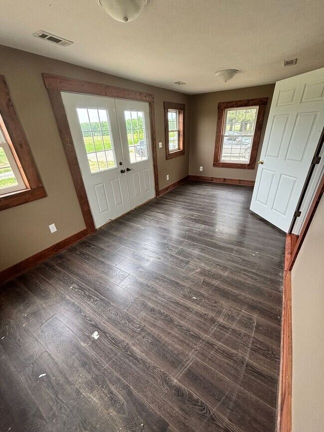 Building Photo - Charming Single-Family Home