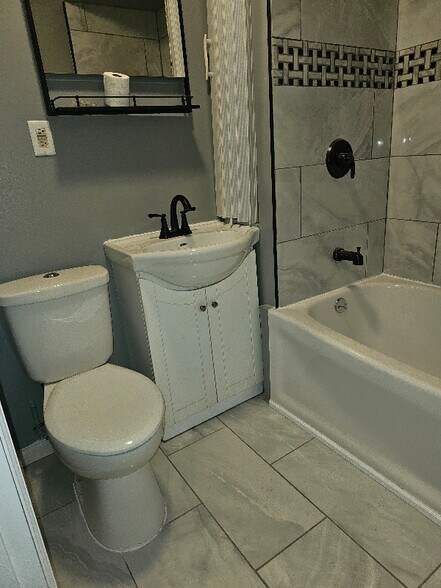 Building Photo - 1338 Van Buren St