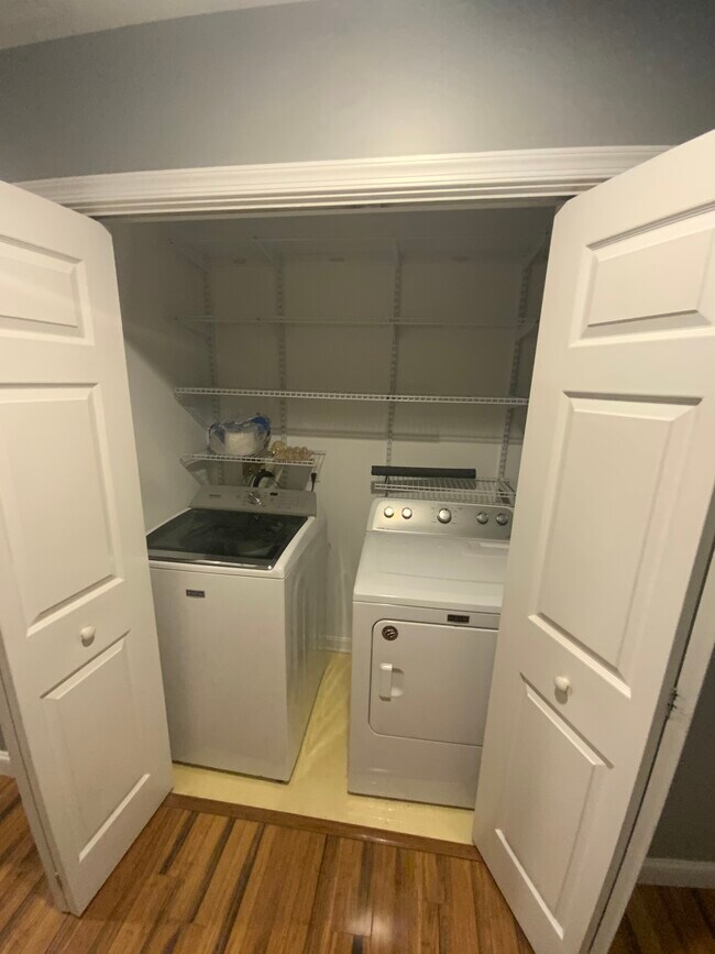 Laundry - 996 Tamara Dr