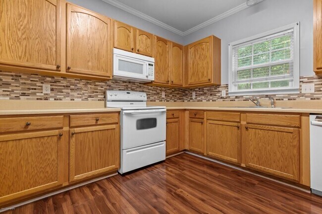 Building Photo - 2422 Temple View Dr