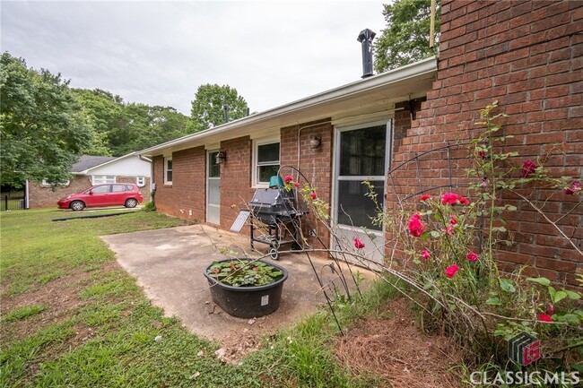 Building Photo - 1500 Crooked Creek Rd