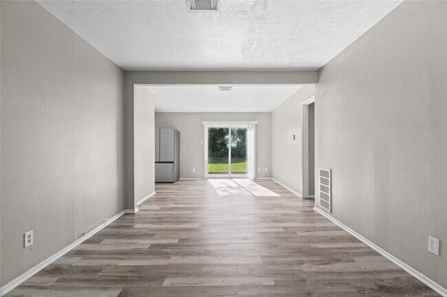 Building Photo - 15423 Campden Hill Rd