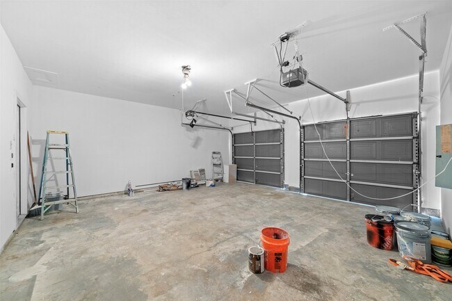Building Photo - 945 Azalia Dr