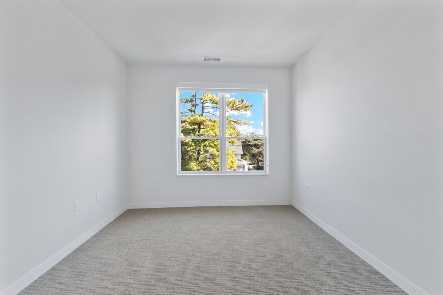 Building Photo - 5945 6th Ave