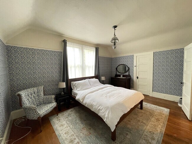Building Photo - Pacific Grove Historical 3 Bed 2 Bath