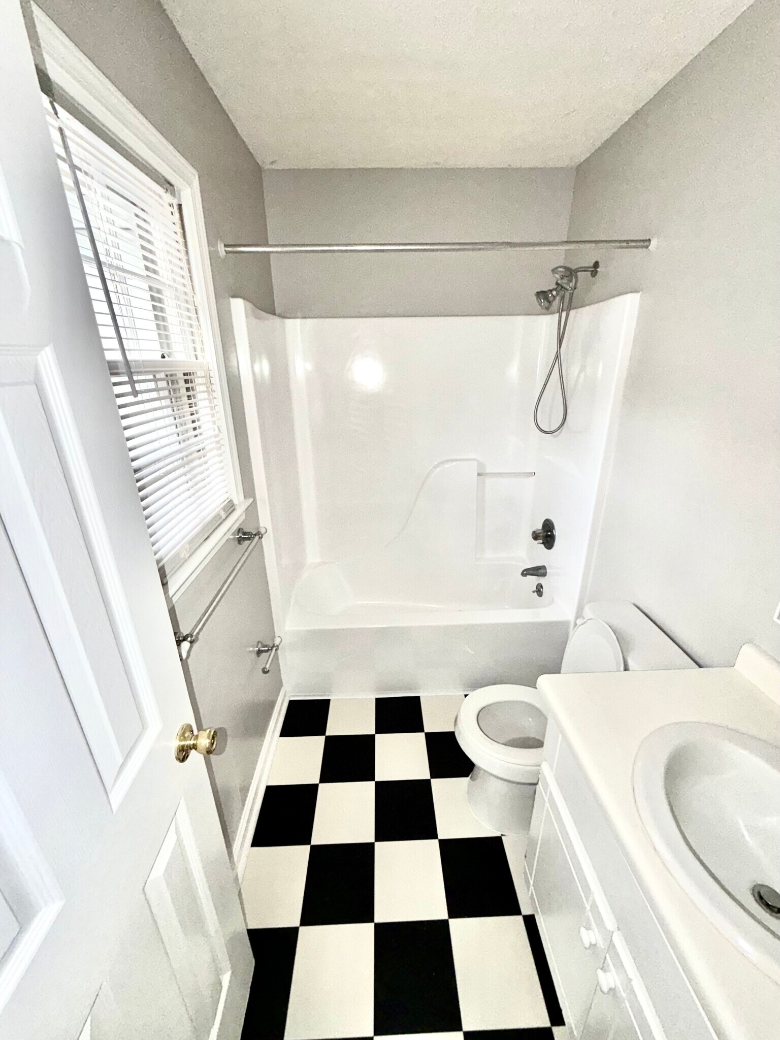 Building Photo - 125 Warren Way