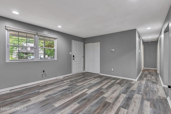 Building Photo - 145 W Woodburn Ave