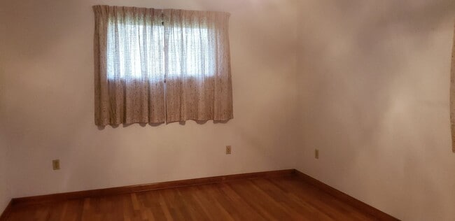 Building Photo - 725 W Pine Grove Rd