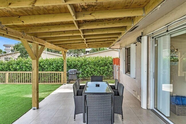 Building Photo - Beautiful 3-Bedroom, 2-Bath Villa with Lak...