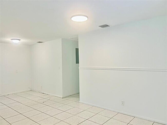 Building Photo - 1121 SE 22nd Ave