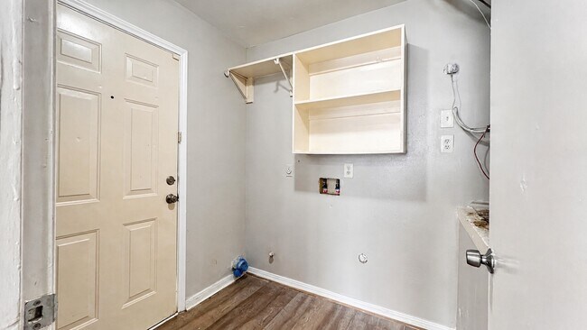 Building Photo - 9406 Alcala