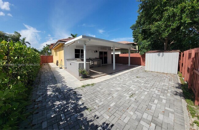 Building Photo - 2501 NE 41st Terrace