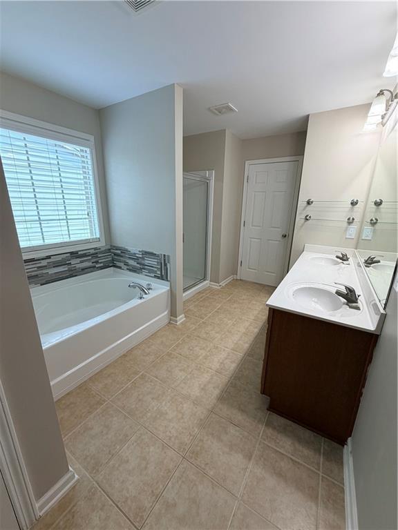 Building Photo - 2118 Newbury Oaks Dr