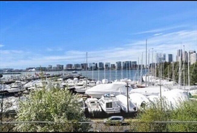 Building Photo - 6 Brigham St