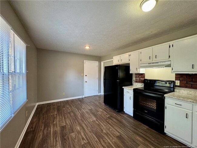 Building Photo - 1222 Kienast Dr