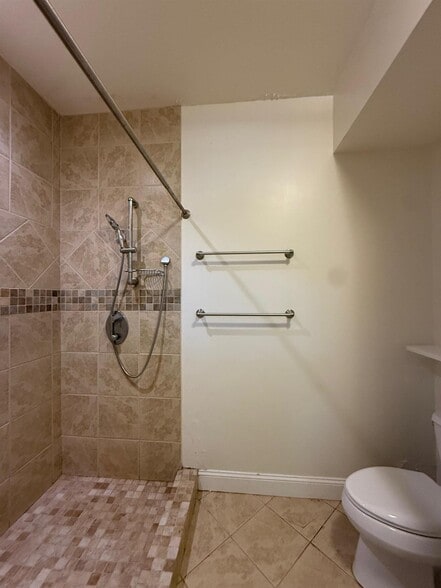 Building Photo - 6 Giles Park