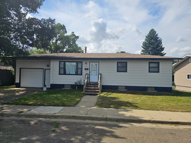 Building Photo - 145 8th Ave E