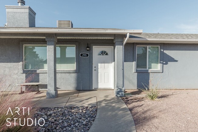 Building Photo - Updated 4 Bedroom 2 Bathroom Home in Washi...