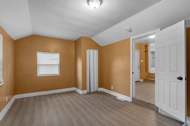 Building Photo - Newly Renovated 4-Bedroom Home | Riverview...