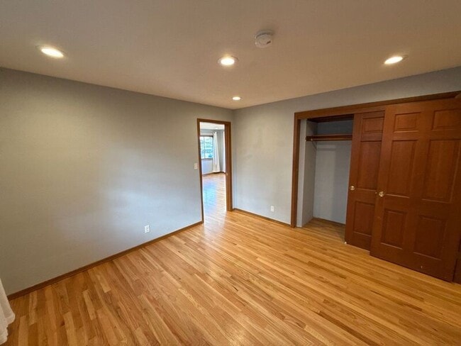 Building Photo - 610 Liberty St SE