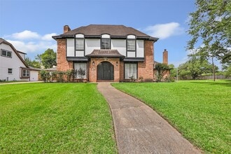 Building Photo - 3602 Ridgeview Dr
