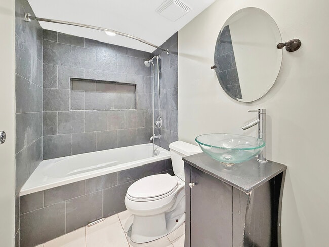 Building Photo - 1978 Kenilworth Cir