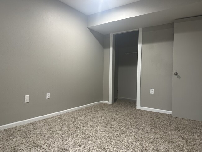 Building Photo - 602 Sara St