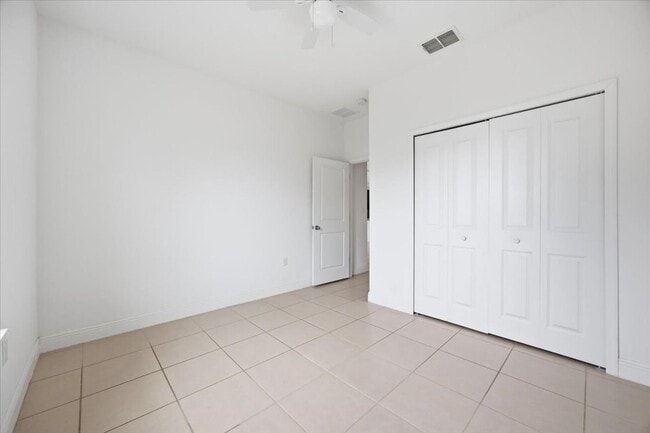 Building Photo - Stunning 4-Bedroom, 2-Bath Home in Poinciana with Modern Upgrades