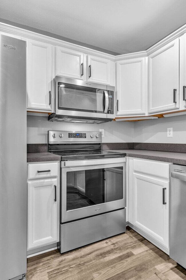 Building Photo - Move-in Ready Townhome in heart of Spring Hill