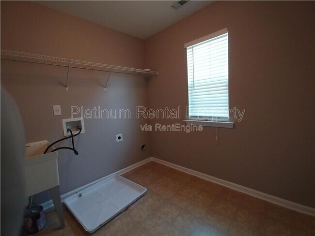 Building Photo - 6205 Park Leaf Walk