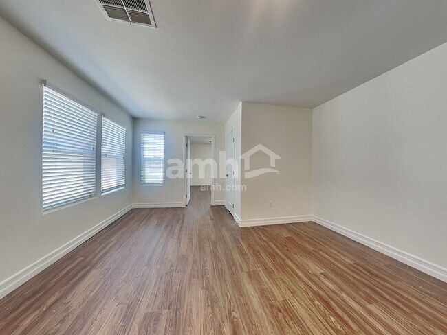 Building Photo - 5843 Petronius St