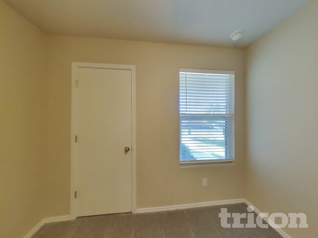 Building Photo - 5125 Sidesaddle Dr