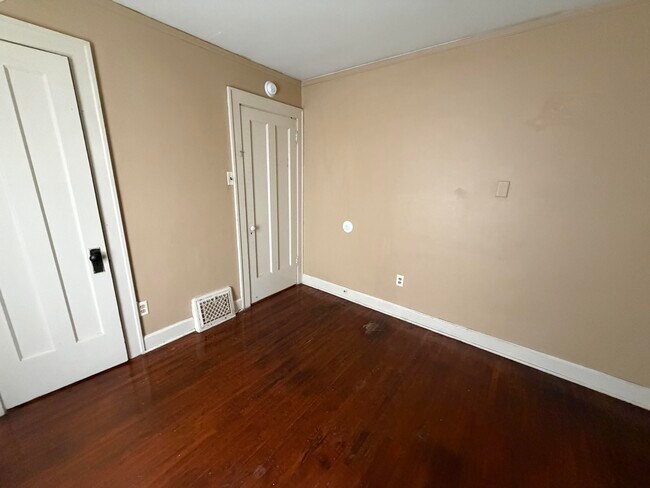 Building Photo - 225 Delaware-