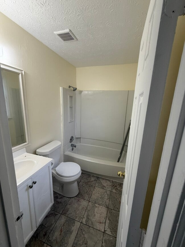 Building Photo - 557 Whitehall Ln