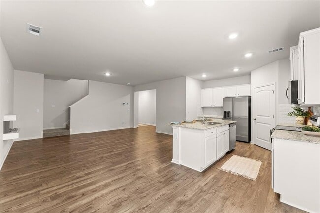 Building Photo - 300 Stoneybrook Dr