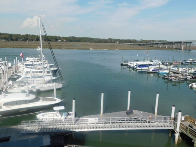 Building Photo - Remodeled 2 Bedroom 2 Bath Condo Over Looking Broad Creek