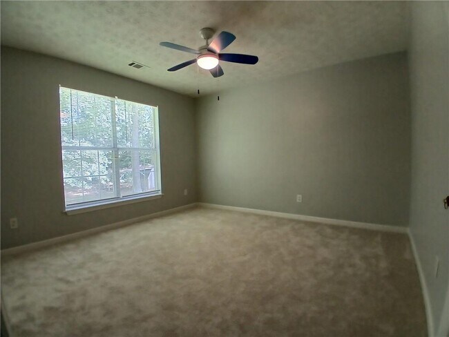 Building Photo - 3004 Dogwood Ln