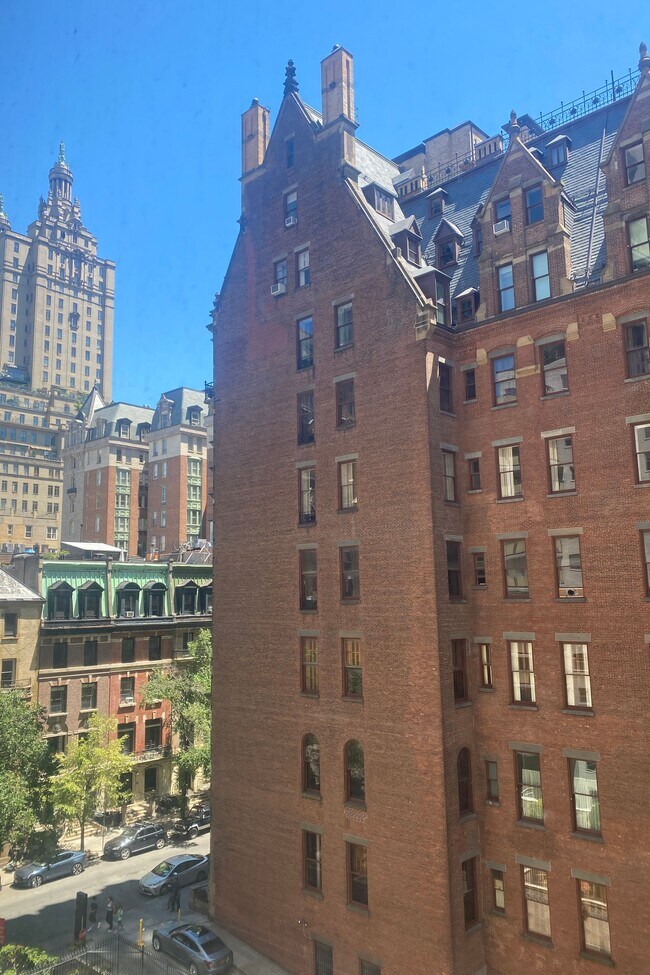 Building Photo - 15 W 72nd St