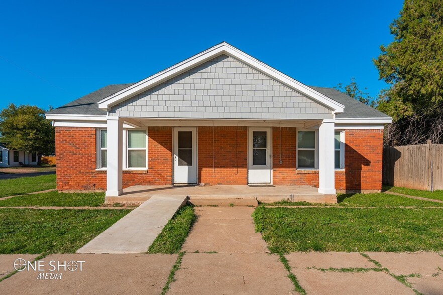 Primary Photo - 2742 Russell Ave