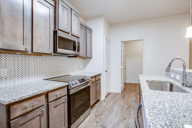 Building Photo - Beautiful New Townhome Located South of To...