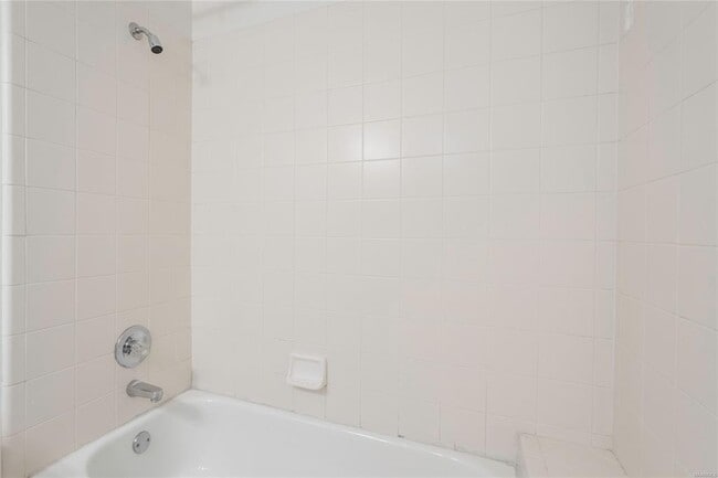 Building Photo - 561 Pine Tree Ln