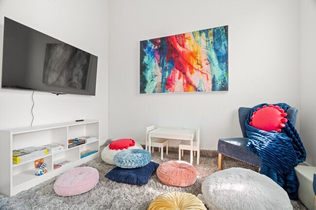 Building Photo - Gorgeous New Constriction House in Tampa - B