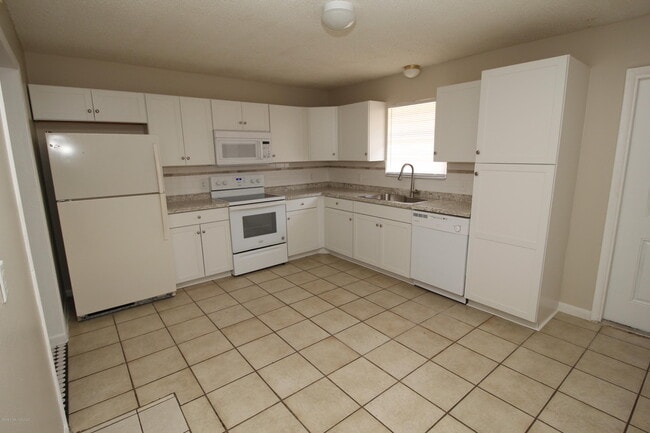 Building Photo - 1246 Alcazar St SE