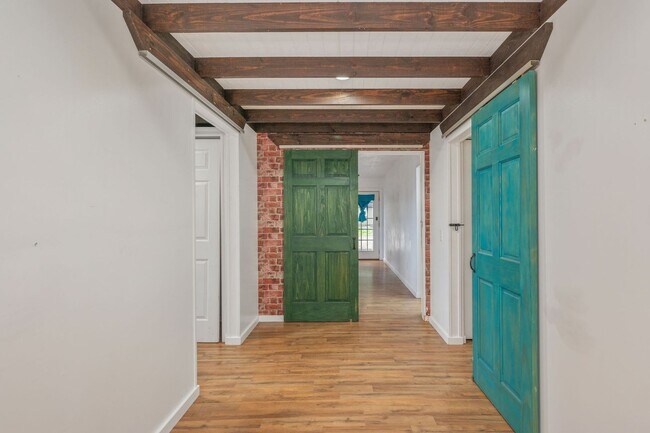Building Photo - 271 Bracewell St