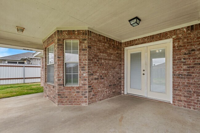 Building Photo - 3 Bedrooms, 2.5 Bath, 2 Car Garage, with private office conveniently located to multiple Fort Hoo...