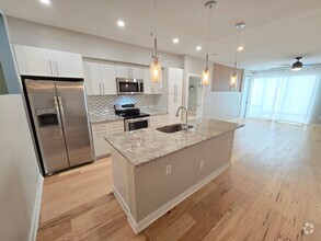 Building Photo - Spacious 2/2 Oak Lawn Condo w/ All Applian...